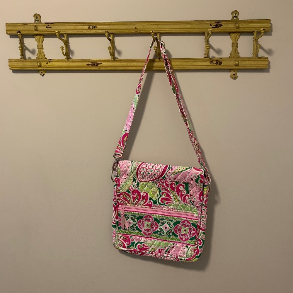 Vera Bradley NWOT pinwheel pink crossbody messenger bag